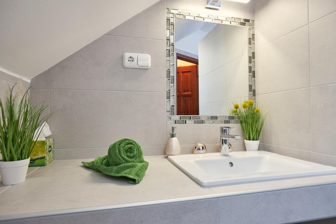 Amulett Studios Apartment ไฮจ์ดุสโซบอสโล ภายนอก รูปภาพ