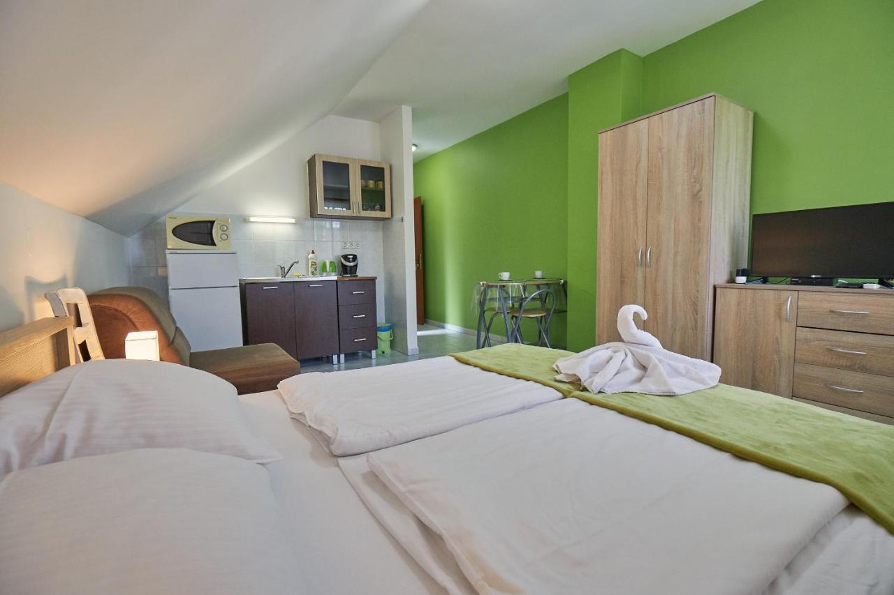 Amulett Studios Apartment ไฮจ์ดุสโซบอสโล ภายนอก รูปภาพ