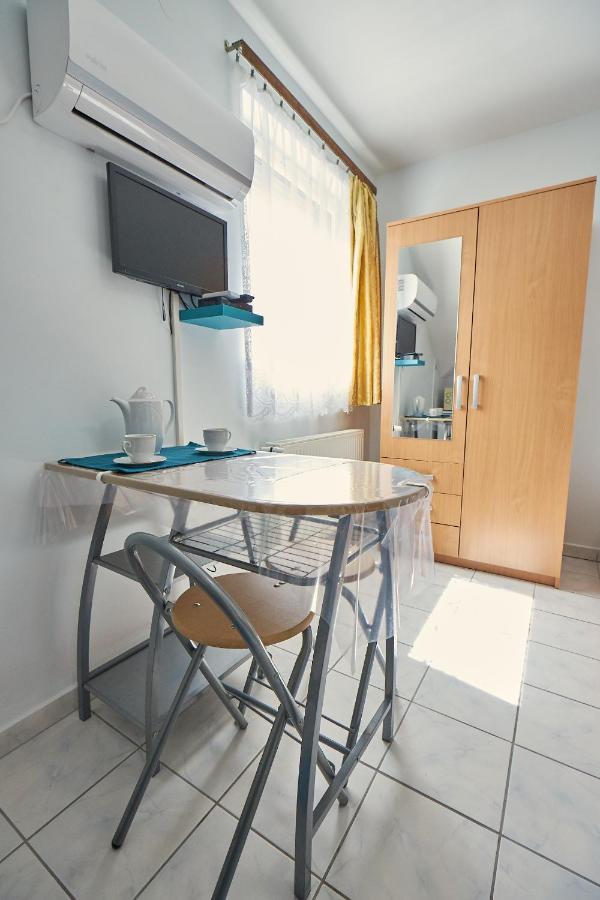 Amulett Studios Apartment ไฮจ์ดุสโซบอสโล ภายนอก รูปภาพ