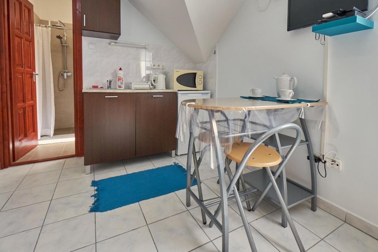 Amulett Studios Apartment ไฮจ์ดุสโซบอสโล ภายนอก รูปภาพ