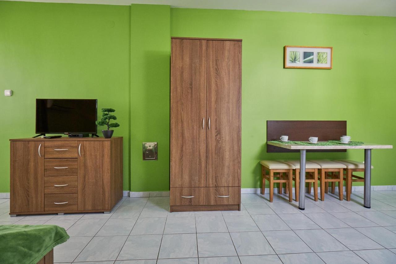 Amulett Studios Apartment ไฮจ์ดุสโซบอสโล ภายนอก รูปภาพ