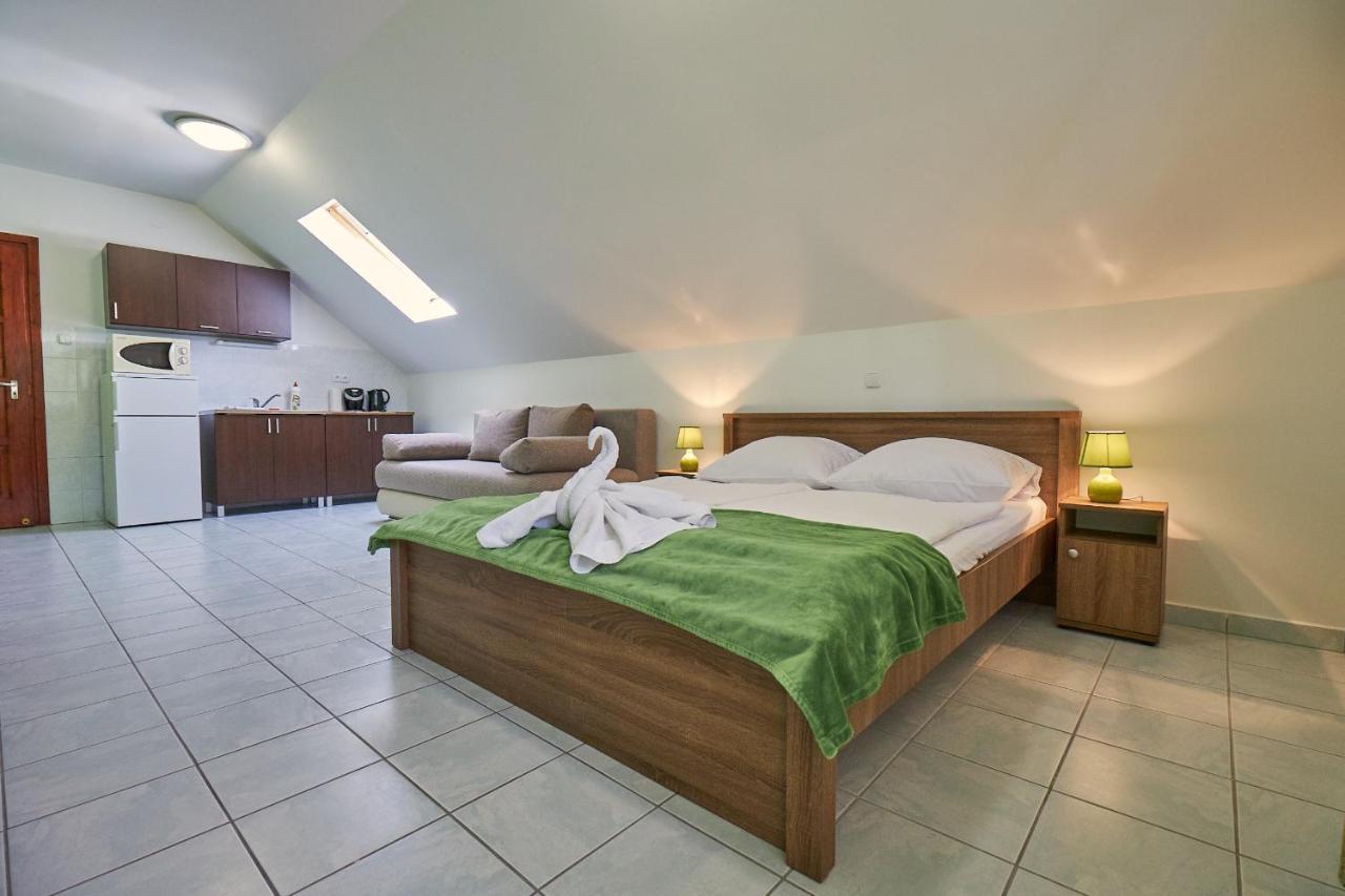 Amulett Studios Apartment ไฮจ์ดุสโซบอสโล ภายนอก รูปภาพ