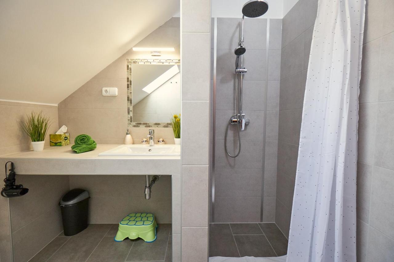 Amulett Studios Apartment ไฮจ์ดุสโซบอสโล ภายนอก รูปภาพ