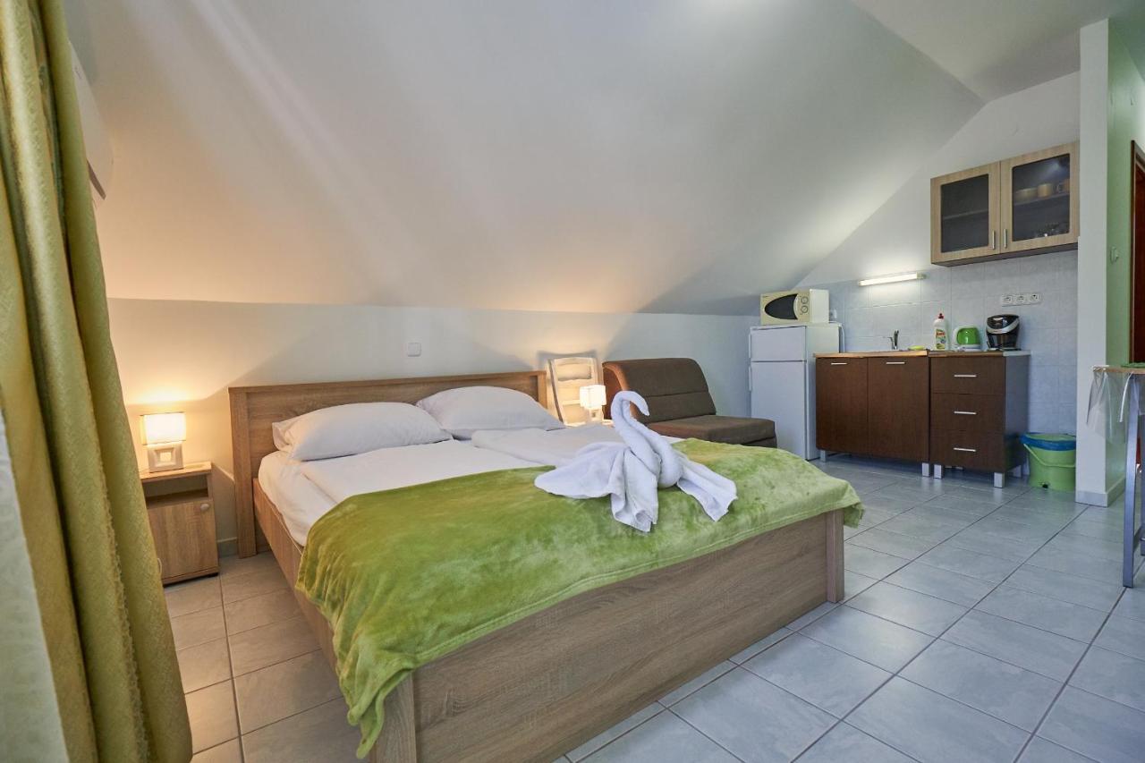 Amulett Studios Apartment ไฮจ์ดุสโซบอสโล ภายนอก รูปภาพ