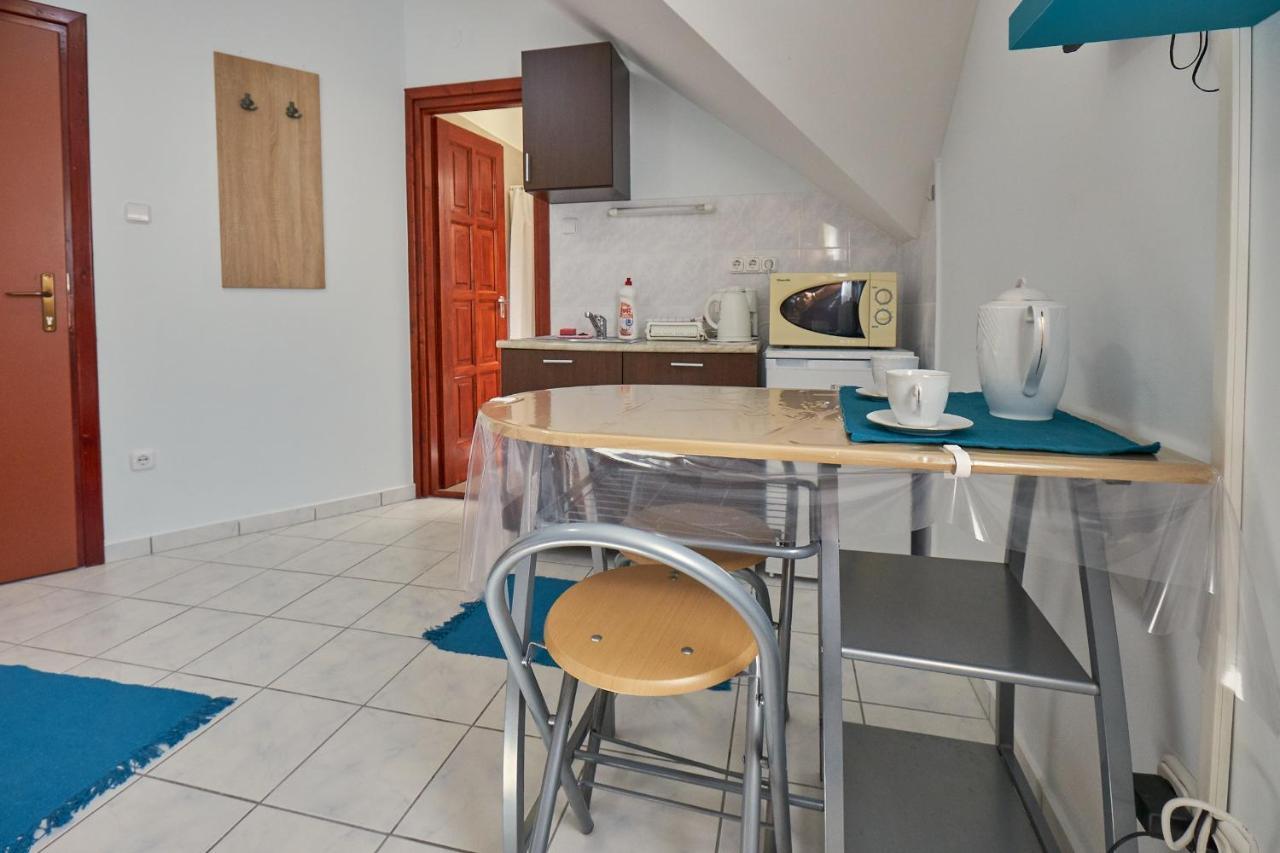 Amulett Studios Apartment ไฮจ์ดุสโซบอสโล ภายนอก รูปภาพ