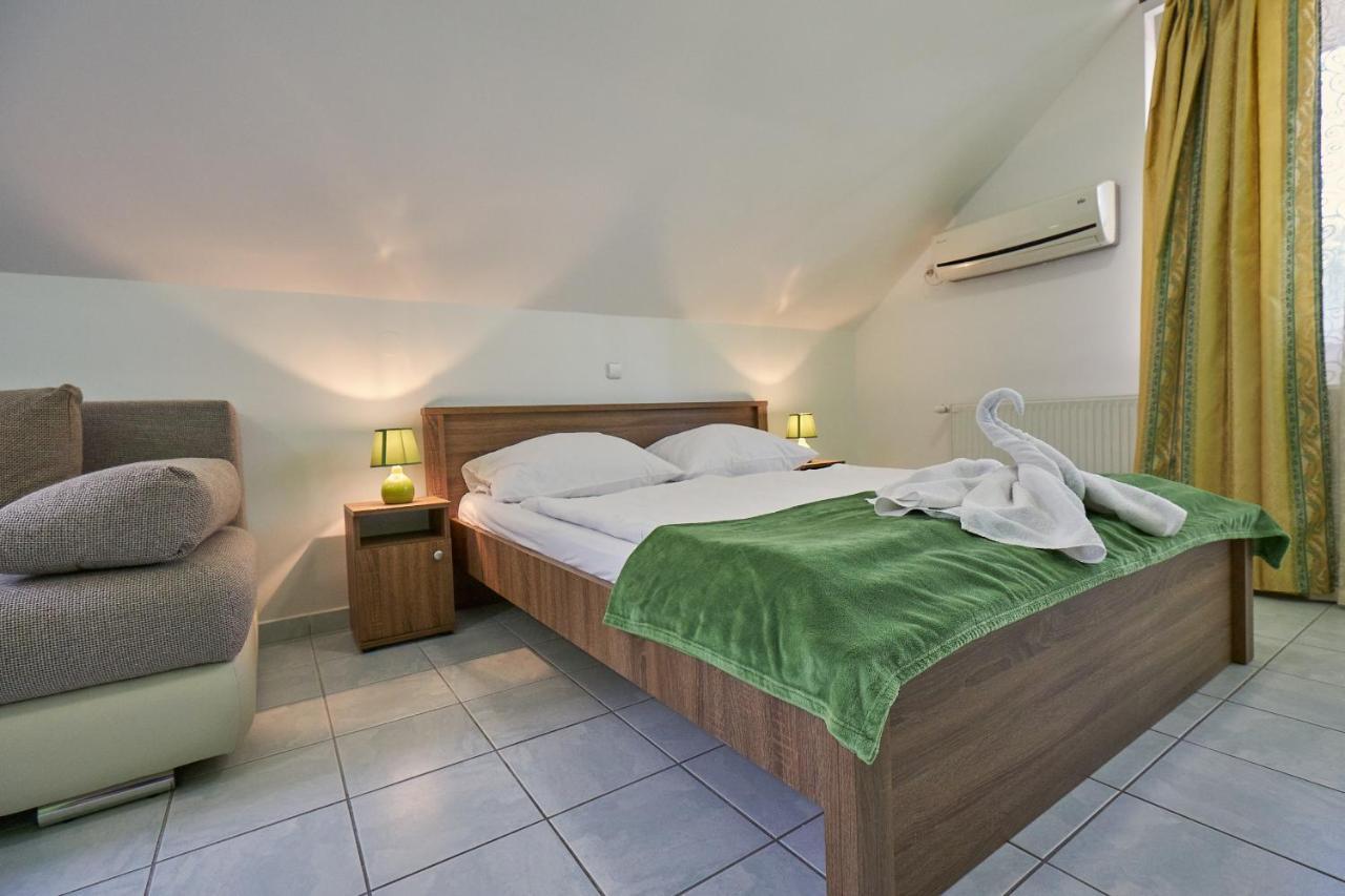 Amulett Studios Apartment ไฮจ์ดุสโซบอสโล ภายนอก รูปภาพ