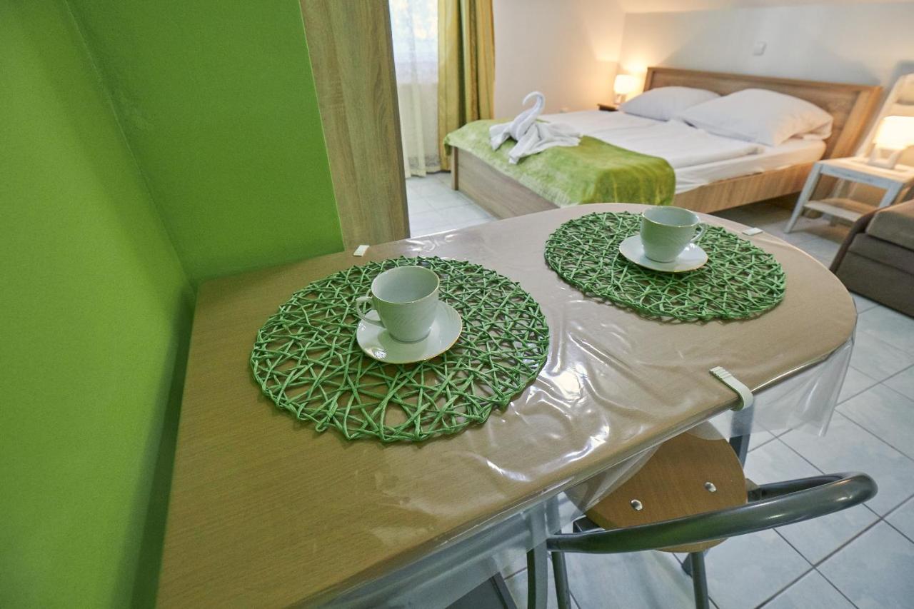 Amulett Studios Apartment ไฮจ์ดุสโซบอสโล ภายนอก รูปภาพ