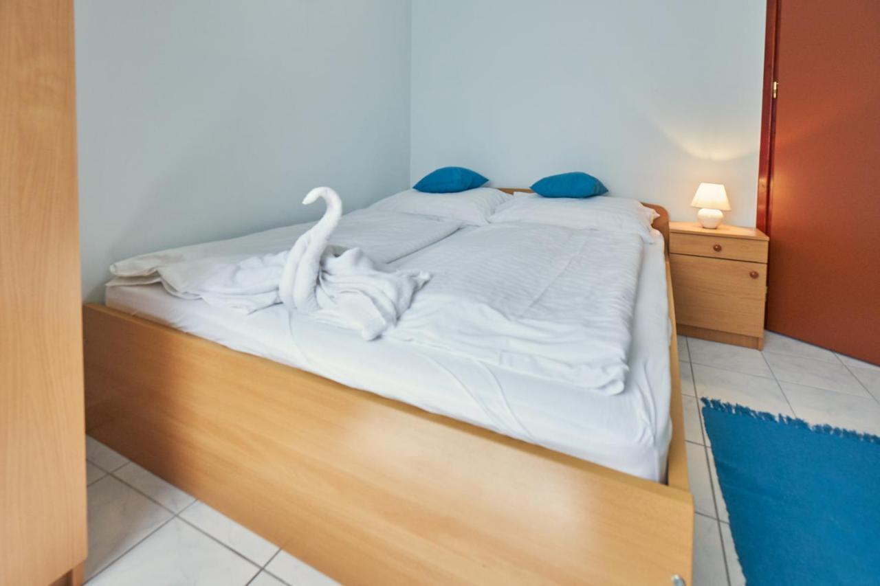 Amulett Studios Apartment ไฮจ์ดุสโซบอสโล ภายนอก รูปภาพ