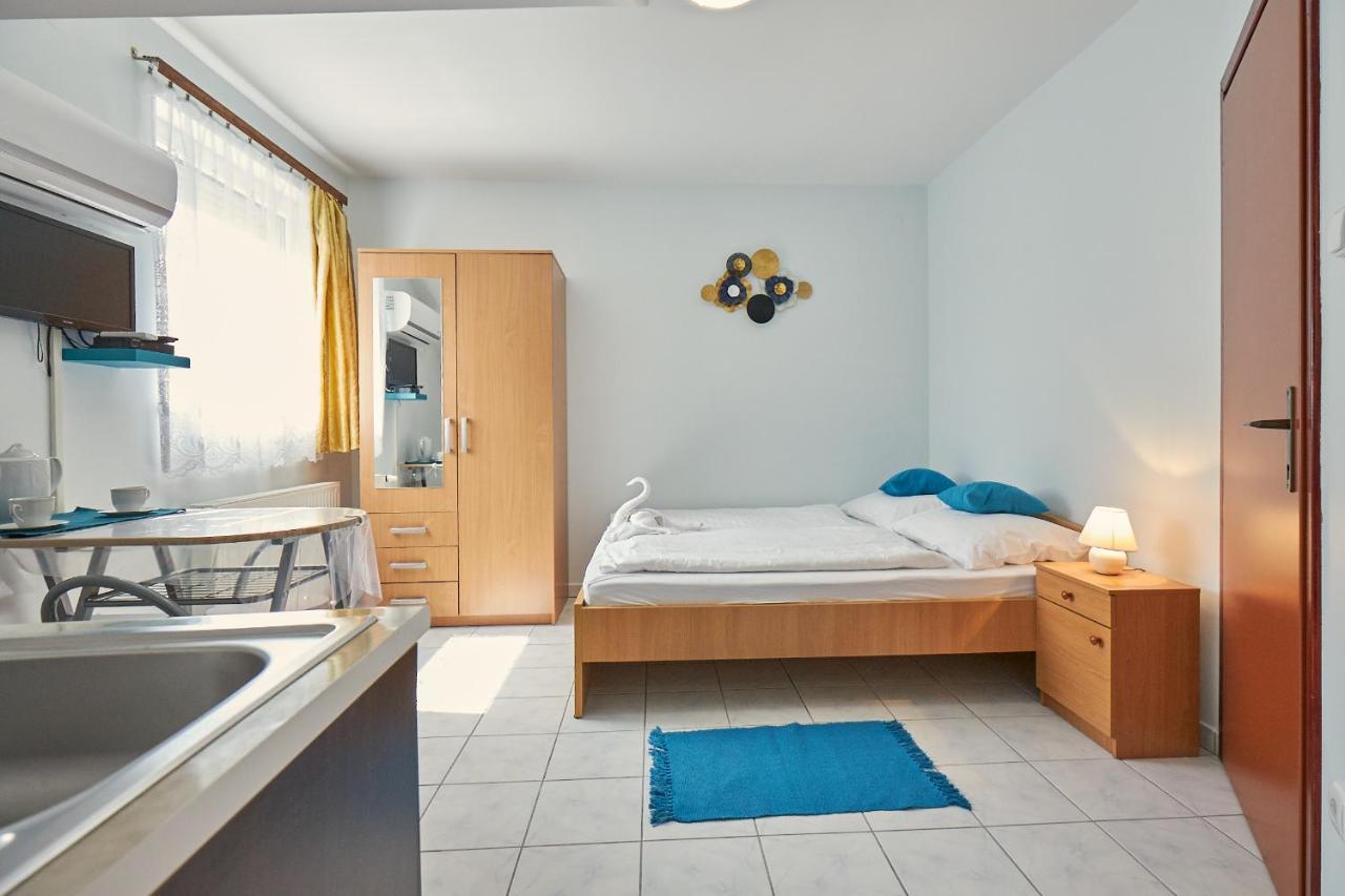 Amulett Studios Apartment ไฮจ์ดุสโซบอสโล ภายนอก รูปภาพ