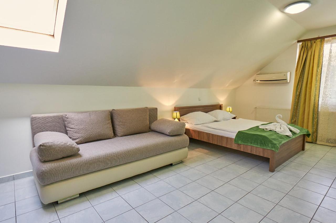 Amulett Studios Apartment ไฮจ์ดุสโซบอสโล ภายนอก รูปภาพ