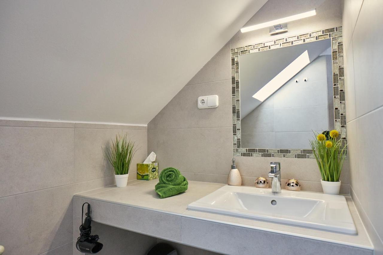 Amulett Studios Apartment ไฮจ์ดุสโซบอสโล ภายนอก รูปภาพ