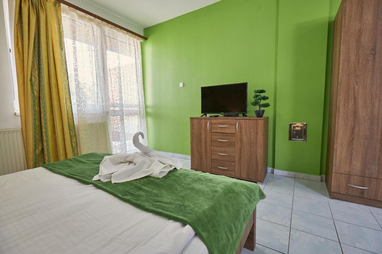 Amulett Studios Apartment ไฮจ์ดุสโซบอสโล ภายนอก รูปภาพ