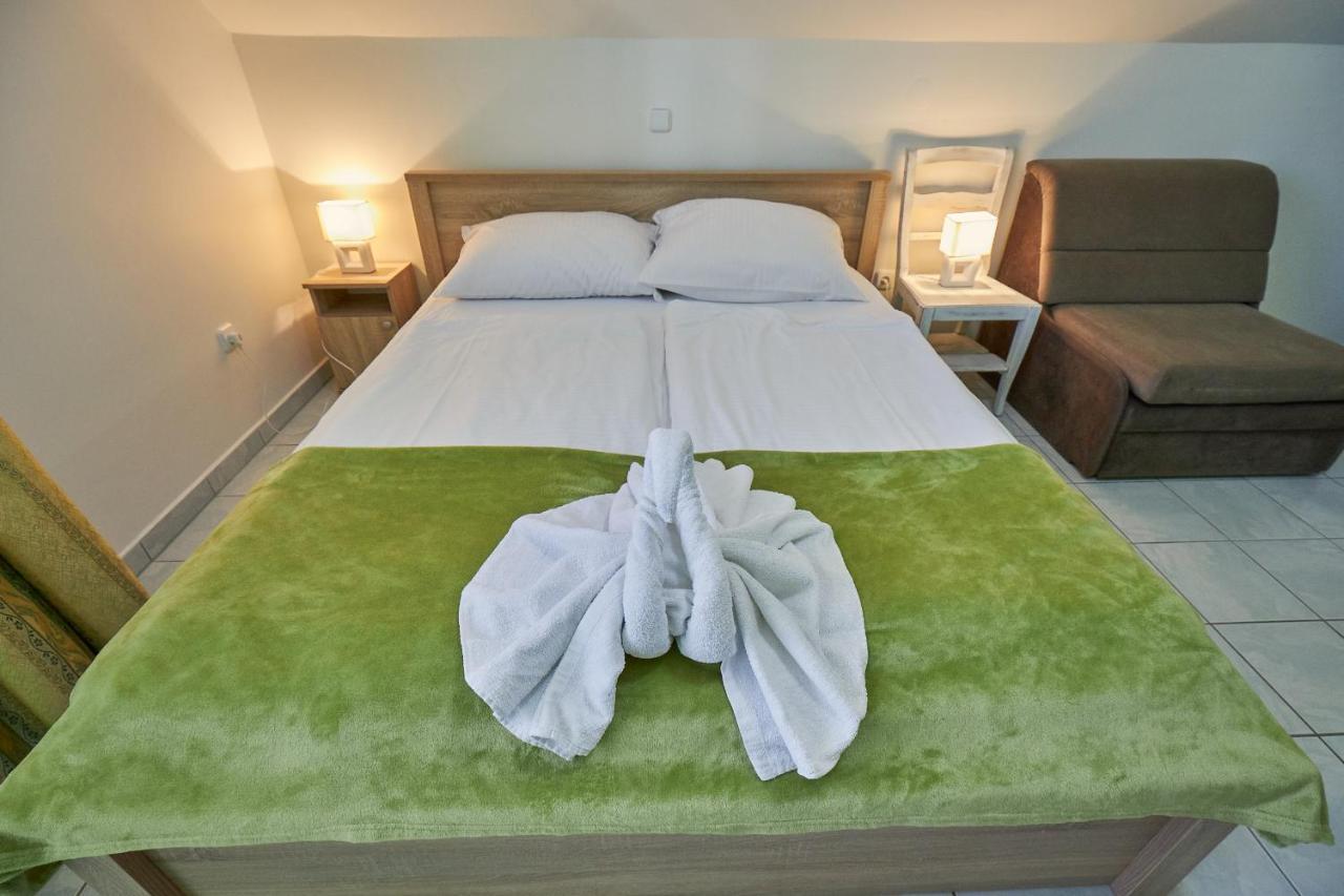 Amulett Studios Apartment ไฮจ์ดุสโซบอสโล ภายนอก รูปภาพ