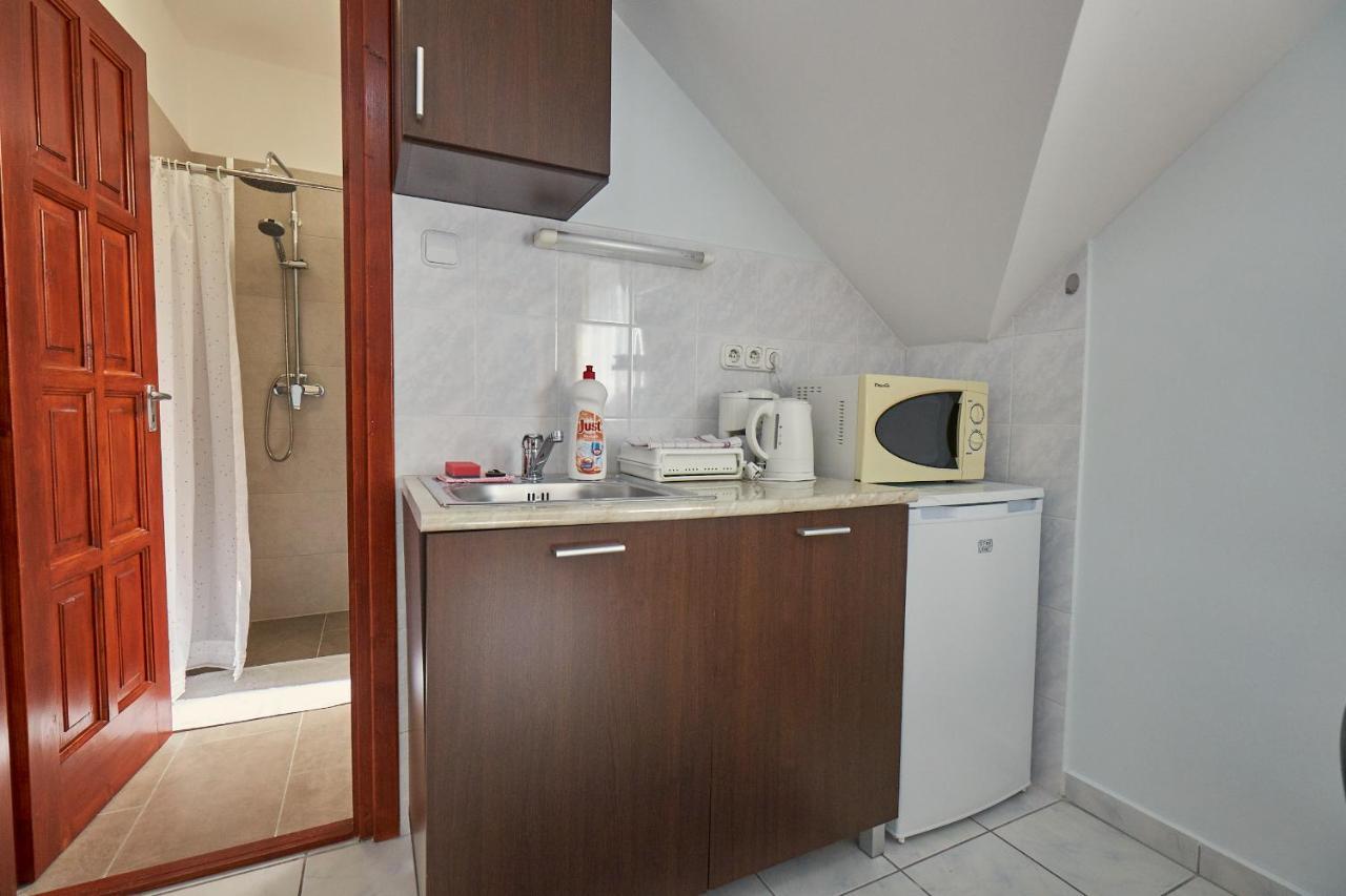 Amulett Studios Apartment ไฮจ์ดุสโซบอสโล ภายนอก รูปภาพ