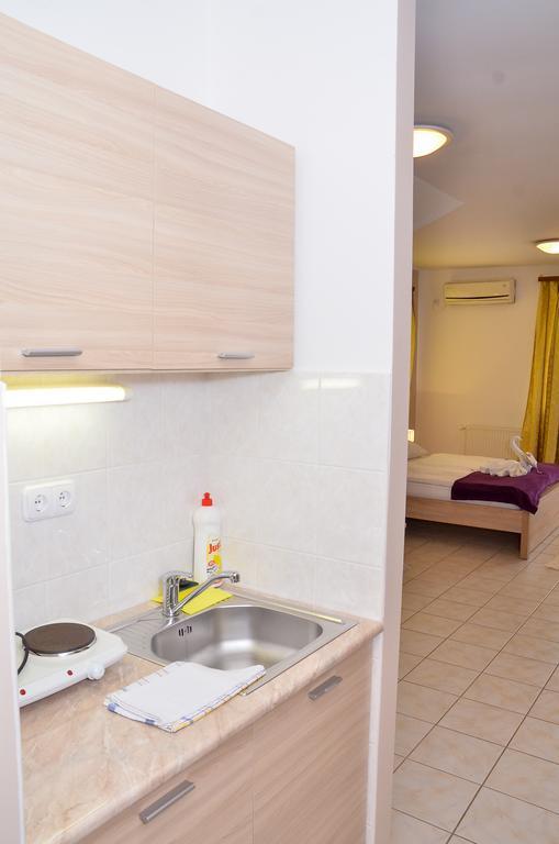 Amulett Studios Apartment ไฮจ์ดุสโซบอสโล ภายนอก รูปภาพ