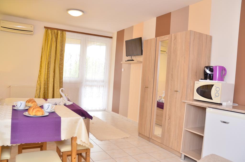 Amulett Studios Apartment ไฮจ์ดุสโซบอสโล ภายนอก รูปภาพ