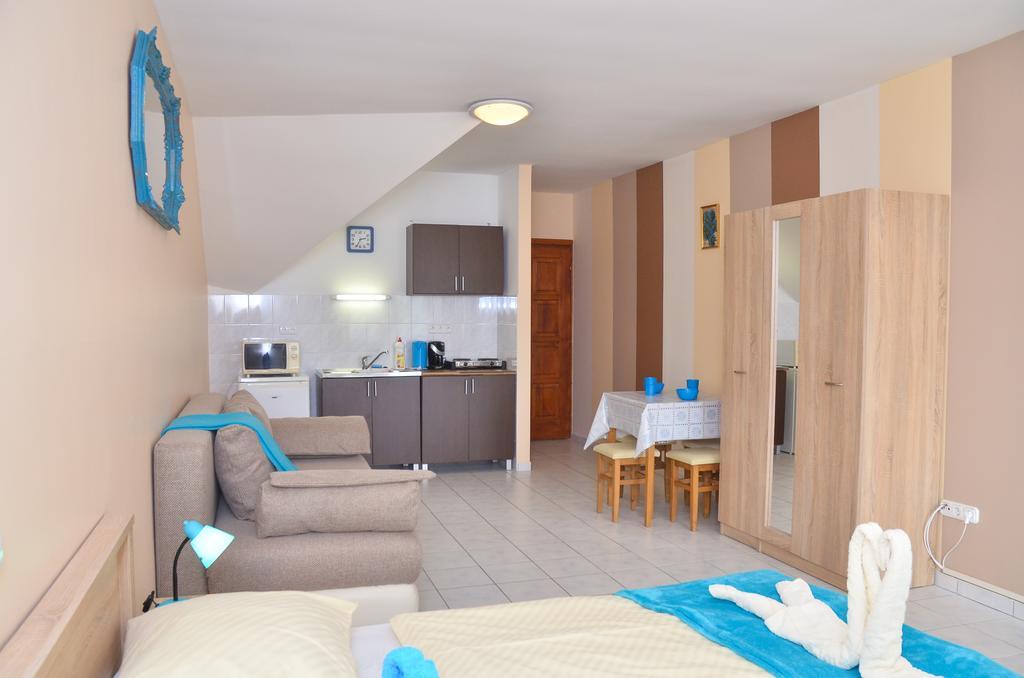 Amulett Studios Apartment ไฮจ์ดุสโซบอสโล ภายนอก รูปภาพ