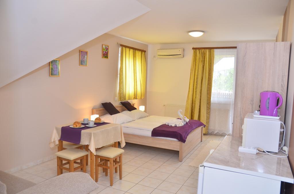 Amulett Studios Apartment ไฮจ์ดุสโซบอสโล ภายนอก รูปภาพ