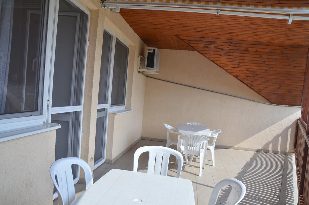 Amulett Studios Apartment ไฮจ์ดุสโซบอสโล ภายนอก รูปภาพ