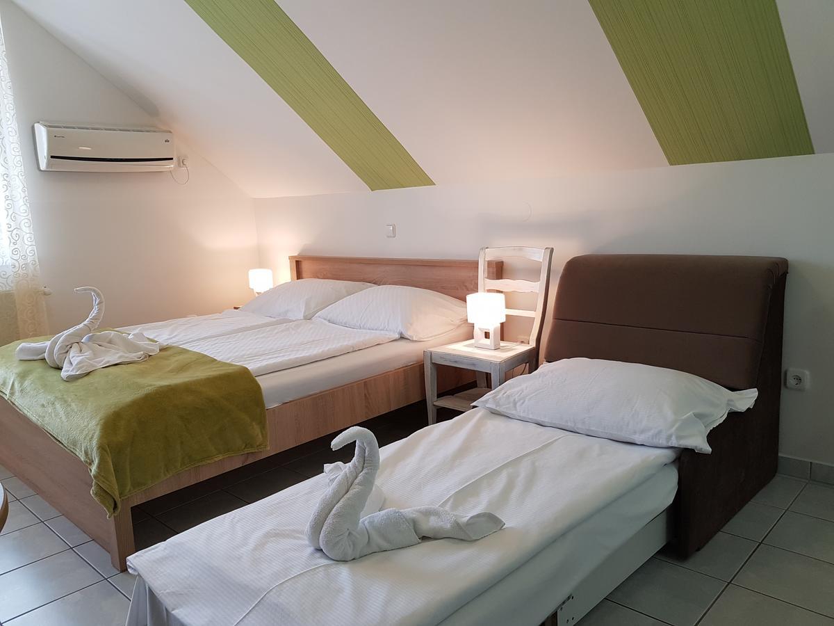 Amulett Studios Apartment ไฮจ์ดุสโซบอสโล ภายนอก รูปภาพ